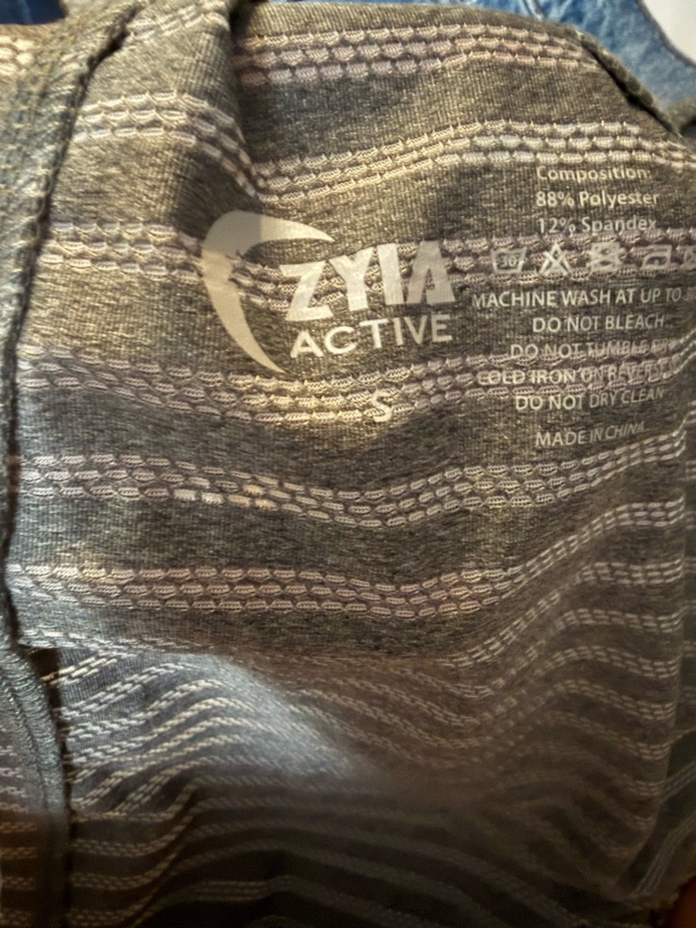 ZYIA Gray Striped Athletic Tank Top Criss Cross Back Lightweight Workout Size S - Picture 5 of 5